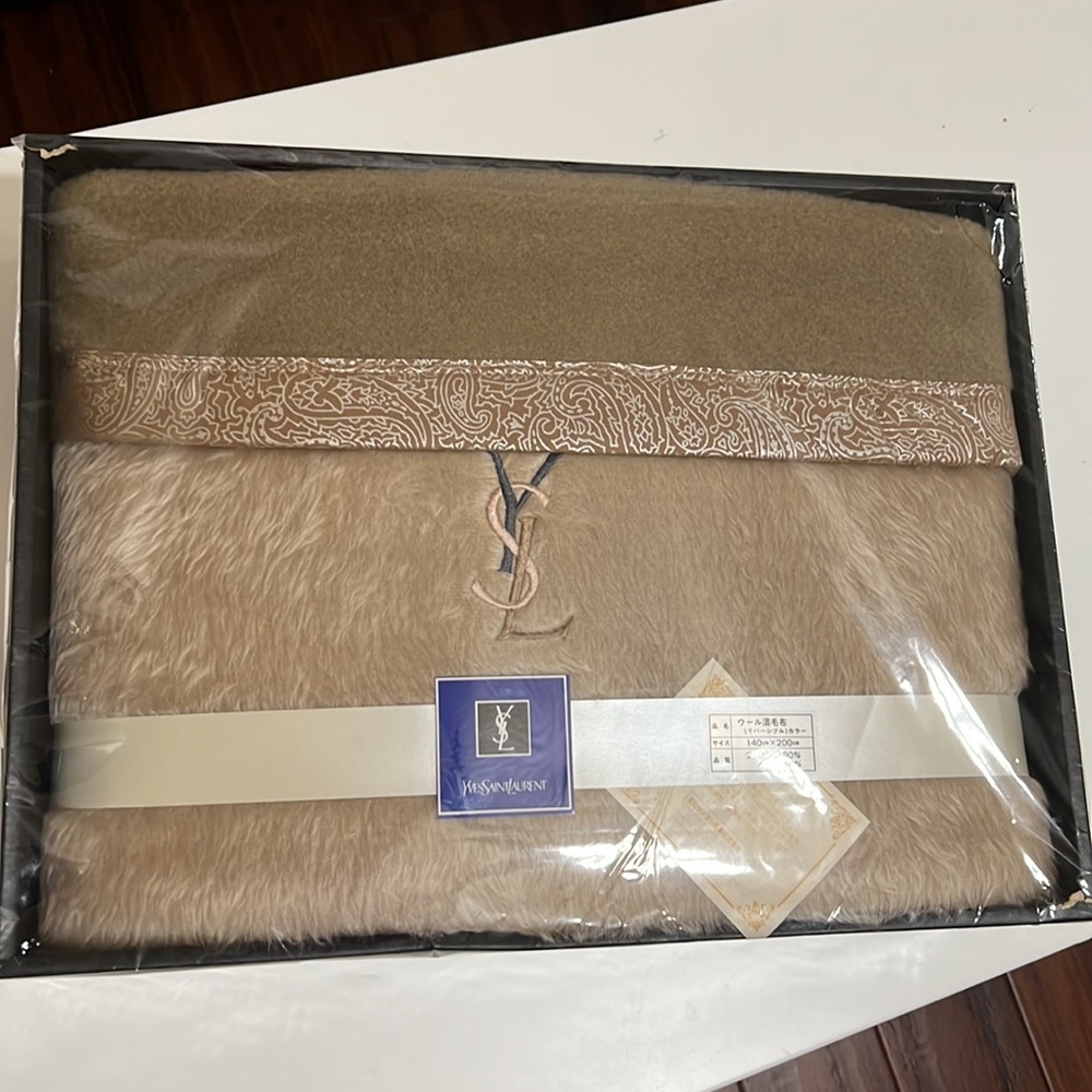 YSL blanket - Picture 9 of 11